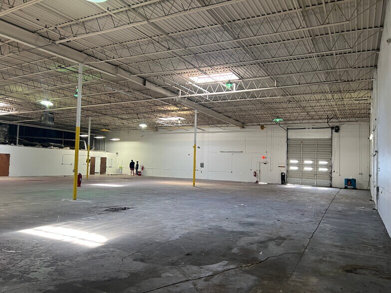 More Photos Of 2679 Peachtree Sq, Doraville Warehouse For Sale