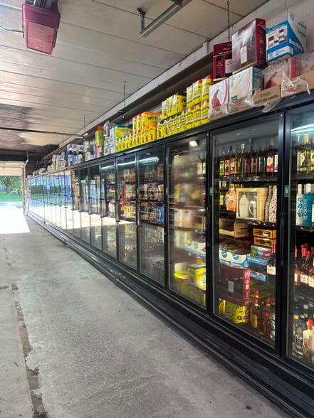 More Photos Of 325 N Sandusky Ave, Upper Sandusky Service Station For Sale