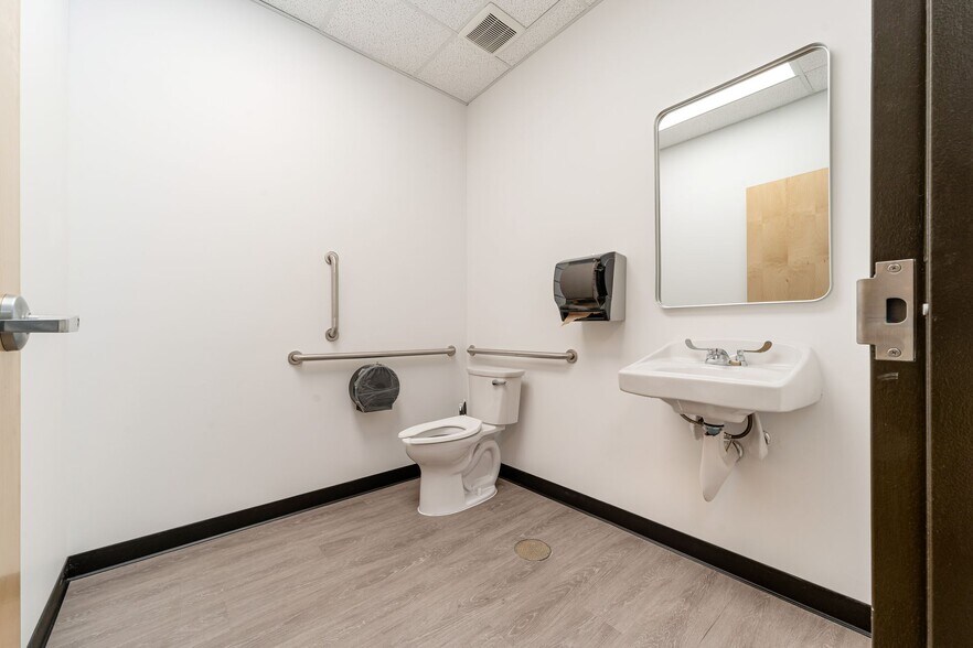 More Photos Of 229-245 E Main St, West Jefferson Freestanding For Lease