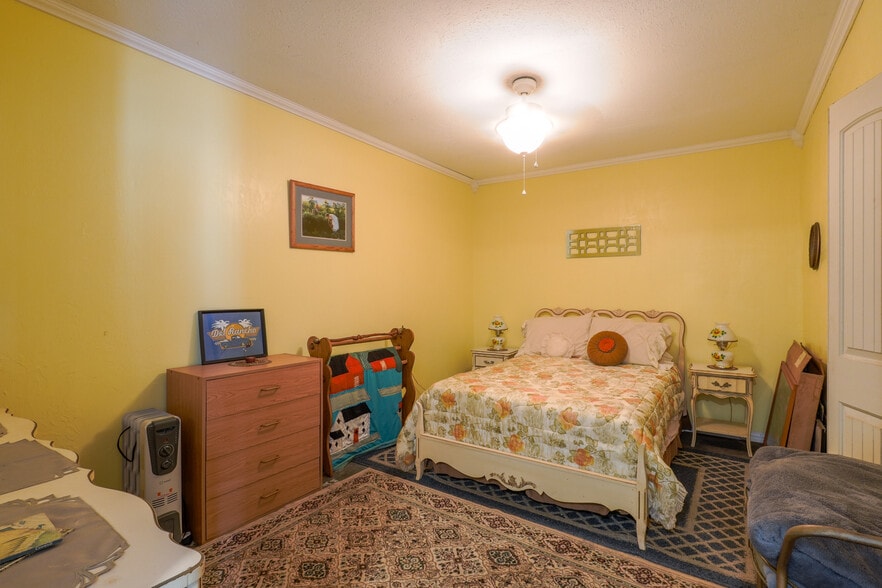More Photos Of 1200 W Benedict St, Shawnee Office Residential For Sale