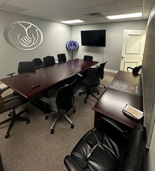 More Photos Of 1500-1512 N Church Rd, Liberty Medical For Lease