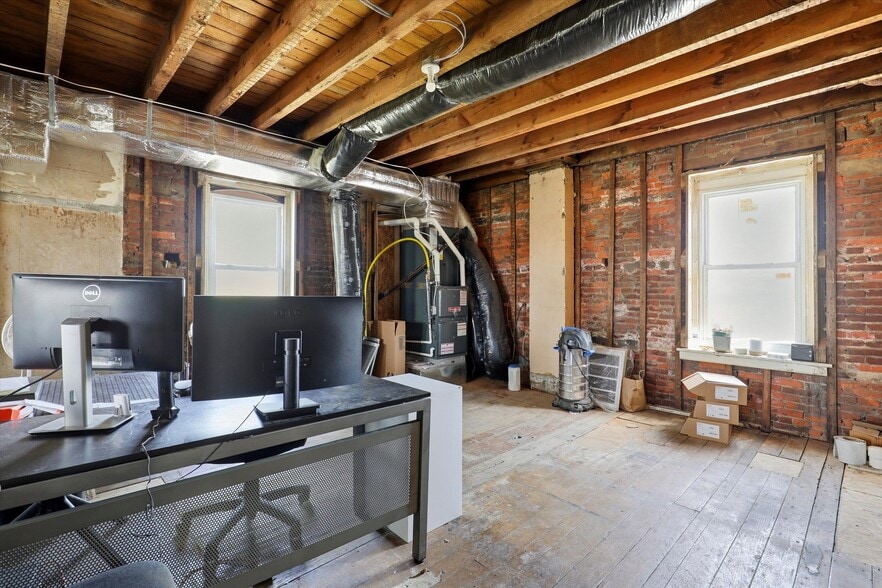 More Photos Of 641 Old Elm St, Conshohocken Bar For Sale