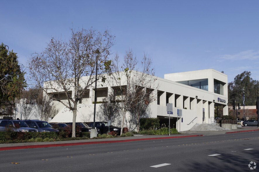 More Photos Of 3525-3529 Mt Diablo Blvd, Lafayette Freestanding For Lease