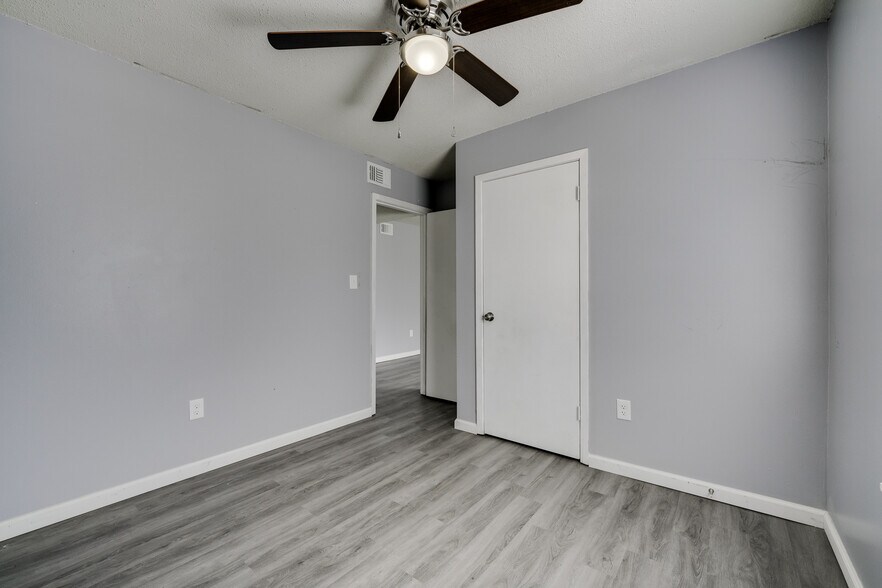 More Photos Of 1906 W Matthews Ave, Jonesboro Apartments For Sale
