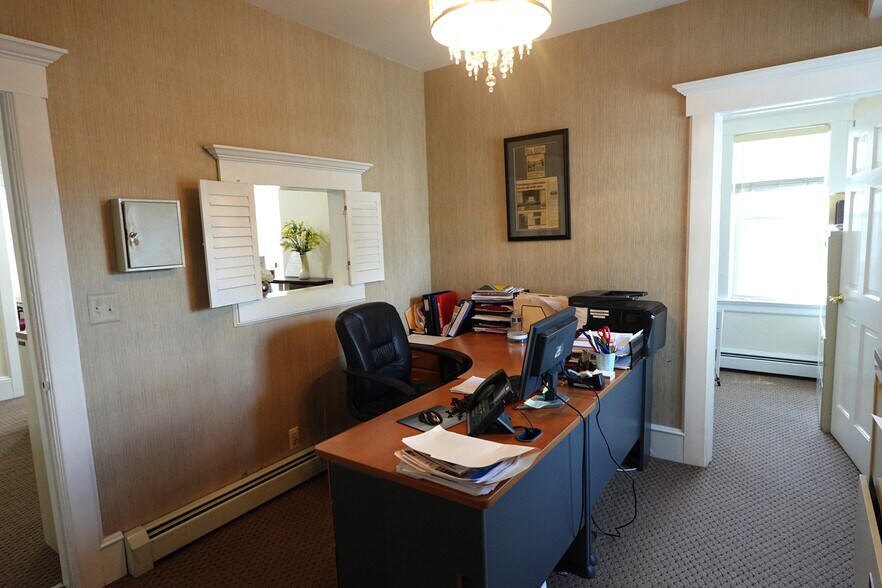 More Photos Of 235 Everett Ave, Wyckoff Office For Sale