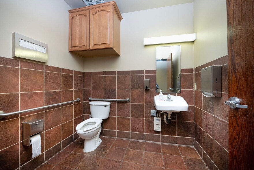 More Photos Of 951 Reserve Dr, Roseville Medical For Lease