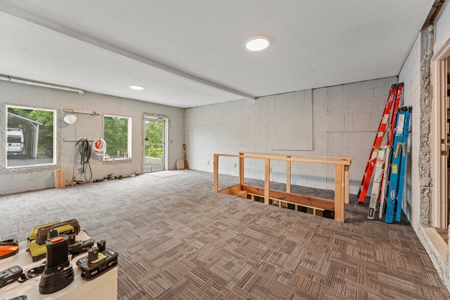 More Photos Of 410 Dinah Shore Blvd, Winchester Office Residential For Sale