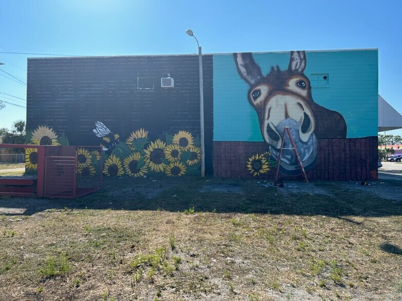 More Photos Of 4746 22nd Ave S, Saint Petersburg General Retail For Lease