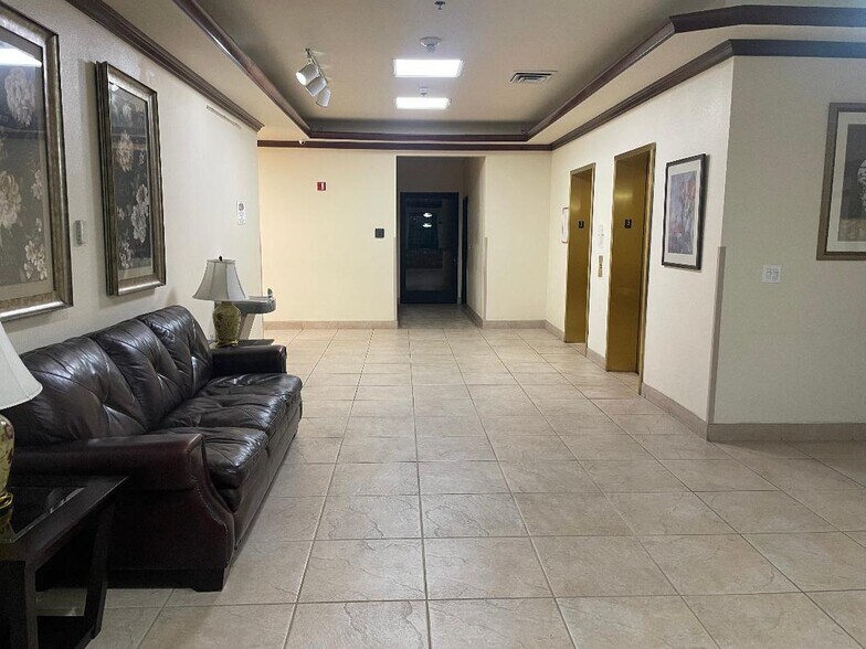 More Photos Of 5440 W Sahara Ave, Las Vegas Medical For Lease
