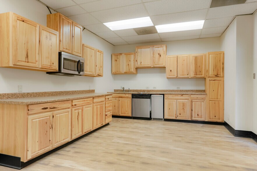 More Photos Of 8925 E Nichols Ave, Englewood Unknown For Lease