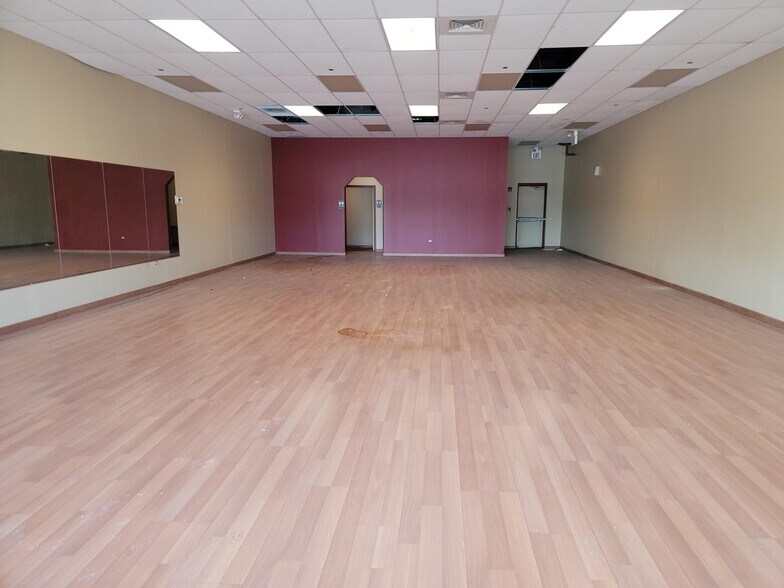 More Photos Of 2211 S Eola Rd, Aurora Storefront For Lease