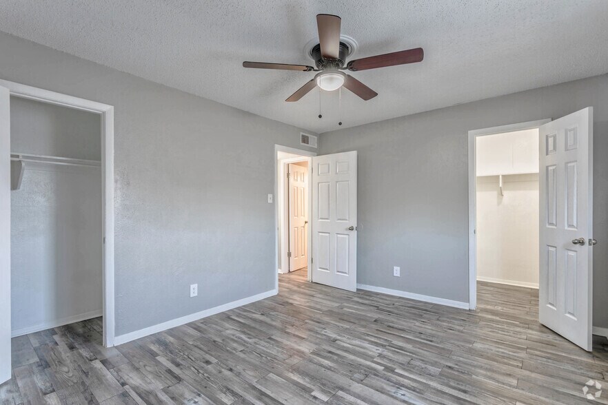 More Photos Of 2710 W Walnut St, Garland Apartments For Sale