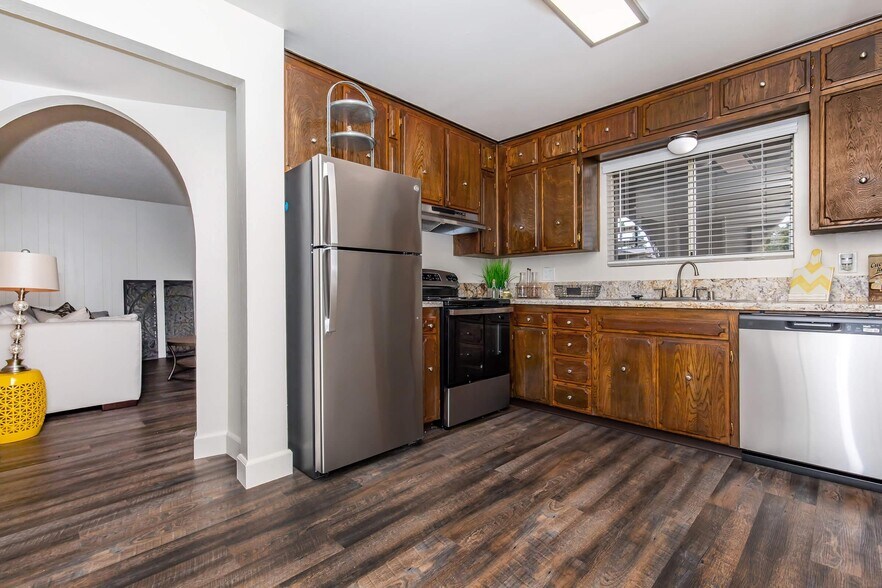 More Photos Of 526 E Barstow, Fresno Apartments For Sale