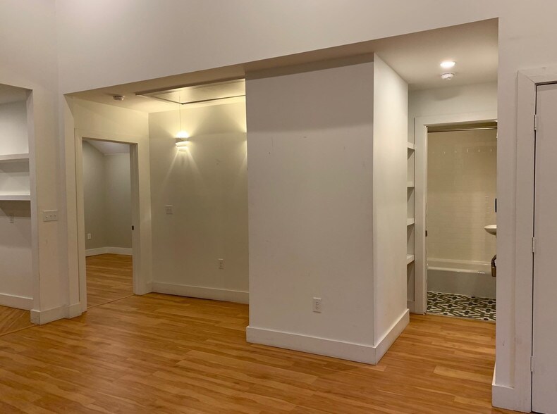 More Photos Of 1601 Holly St, Austin Medical For Lease