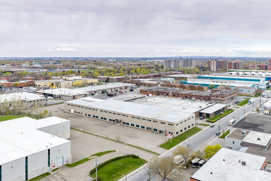 More Photos Of 80 Rue Stinson, Montréal Warehouse For Sale