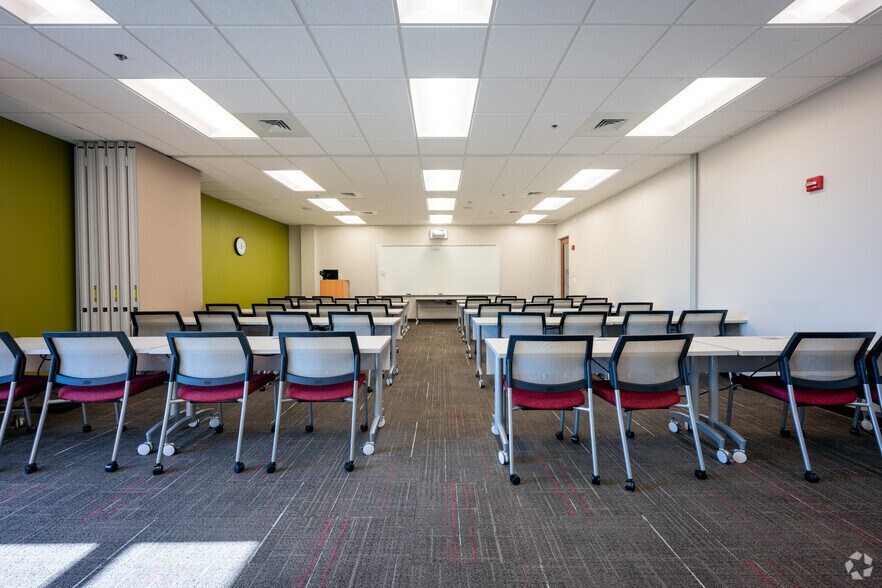 More Photos Of 15521 Midlothian Tpke, Midlothian Office For Lease