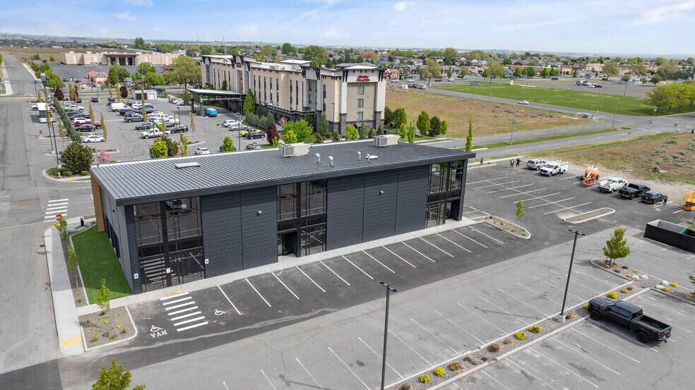 More Photos Of 6902 Rodeo Dr, Pasco Flex For Sale