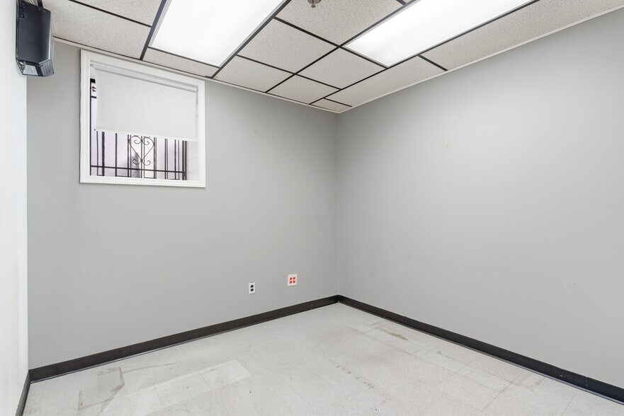 More Photos Of 128 Wilson Ave, Newark Office For Lease