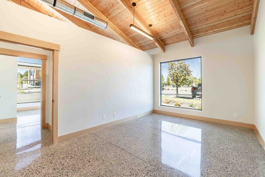 More Photos Of 8512 N Wayne Dr, Hayden Flex For Lease
