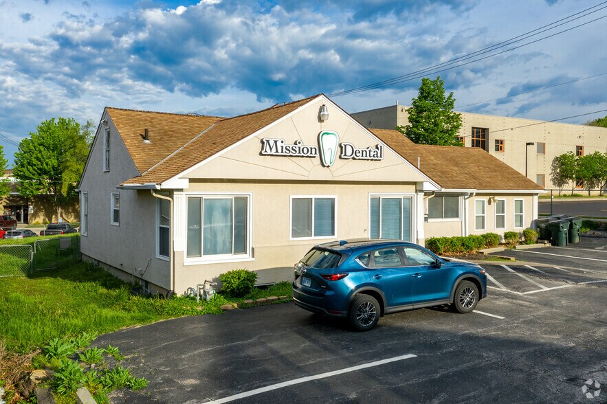 More Photos Of 5940 Lamar Ave, Mission Freestanding For Lease