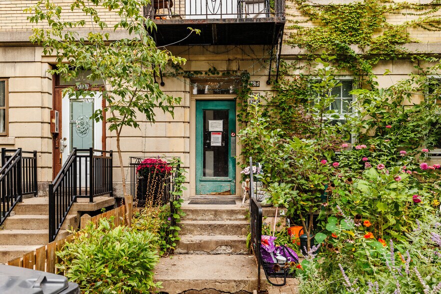 More Photos Of 2321 Av De Hampton, Montréal Apartments For Sale