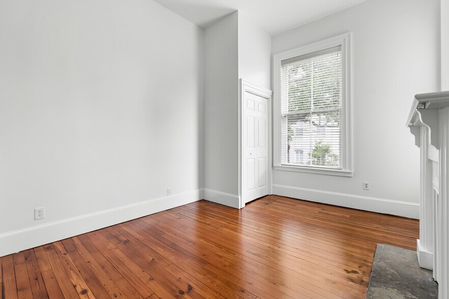 More Photos Of 417 Whitaker St, Savannah Storefront Retail Residential For Sale