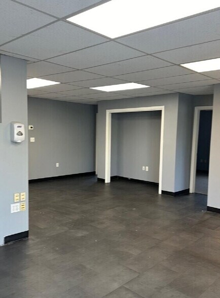 More Photos Of 30 Leonardo Dr, North Haven Warehouse For Lease