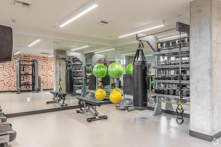 More Photos Of 1378 NW 18th Ave, Portland Apartments For Lease