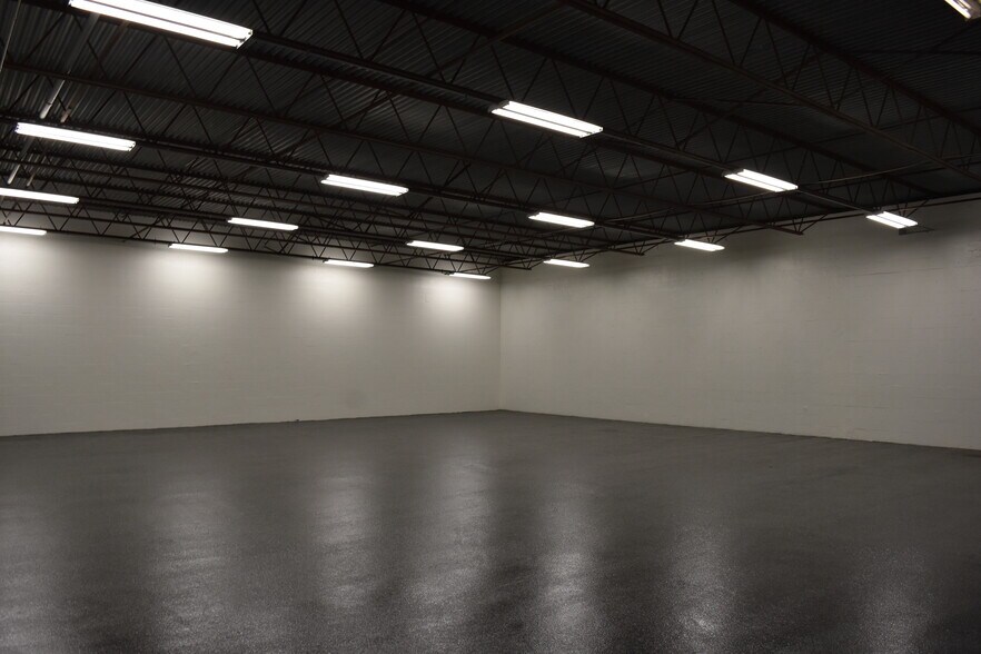 More Photos Of 3291 118th Ave N, Saint Petersburg Warehouse For Lease