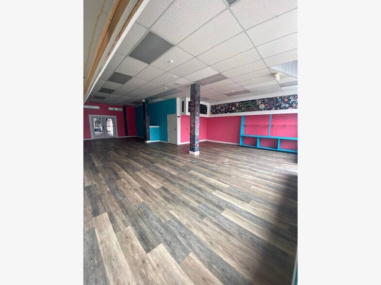 More Photos Of 20 E Main St, Torrington Restaurant For Lease