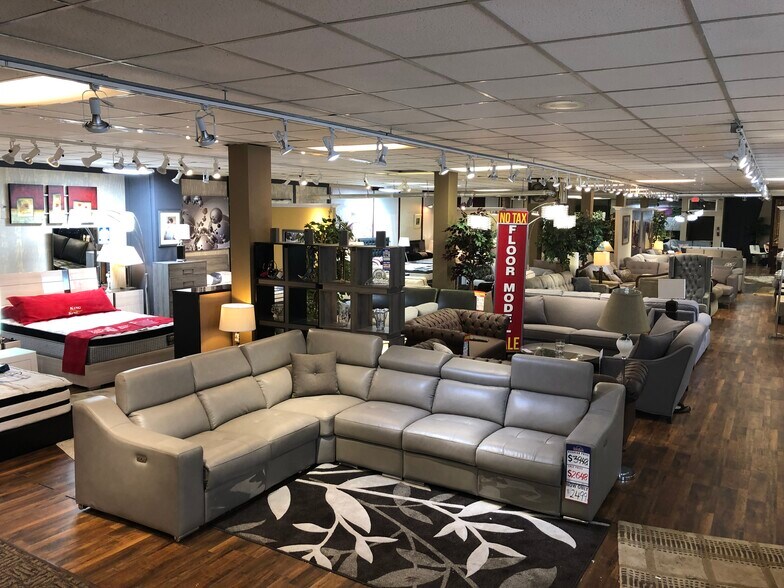 More Photos Of 752 Wharncliffe Rd S, London General Retail For Lease