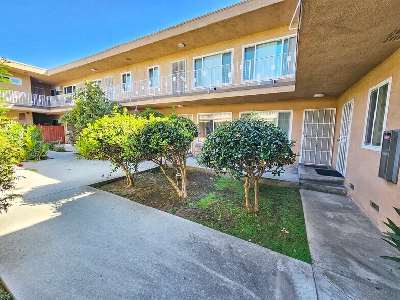 More Photos Of 627 E Palmer Ave, Glendale Apartments For Sale