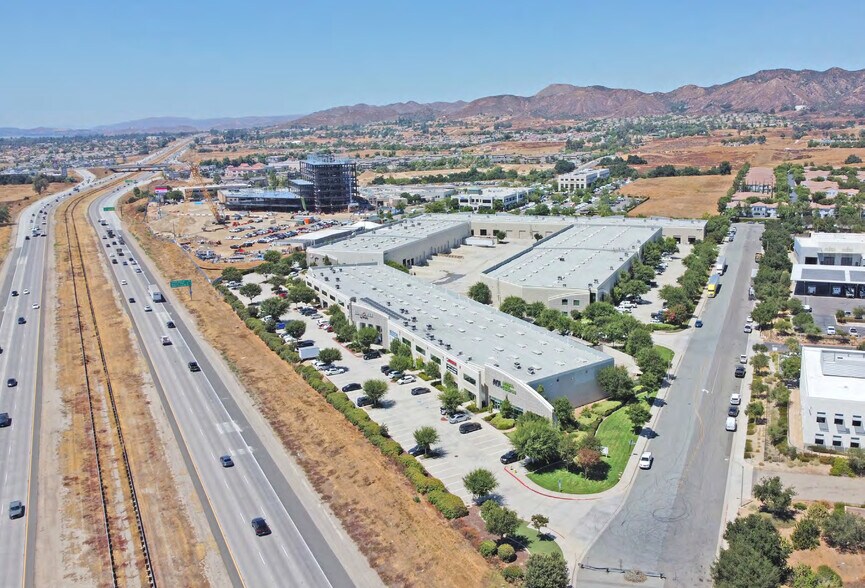 More Photos Of 24335 Prielipp Rd, Wildomar Showroom For Lease