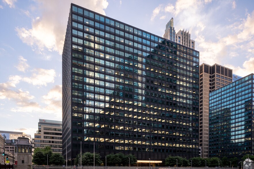 More Photos Of 120 S Riverside Plz, Chicago Business Park For Lease