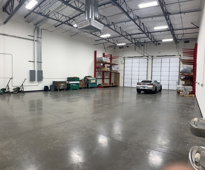 More Photos Of 2650 E Mohawk Ln, Phoenix Warehouse For Sale