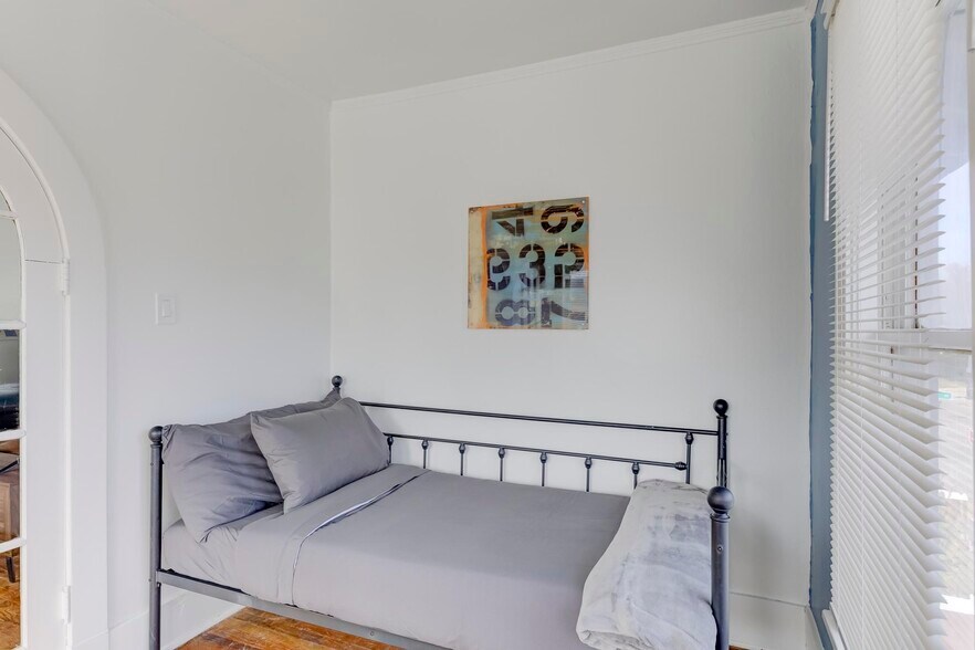 More Photos Of 963 New York St, Memphis Multifamily For Sale