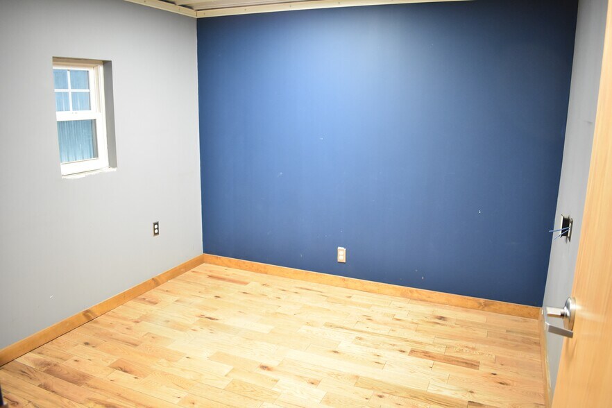 More Photos Of 135 Howard Rd, Fulton Industrial For Sale