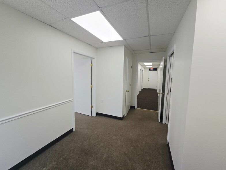 More Photos Of 7201-7205 Aloma Ave, Winter Park Office For Lease