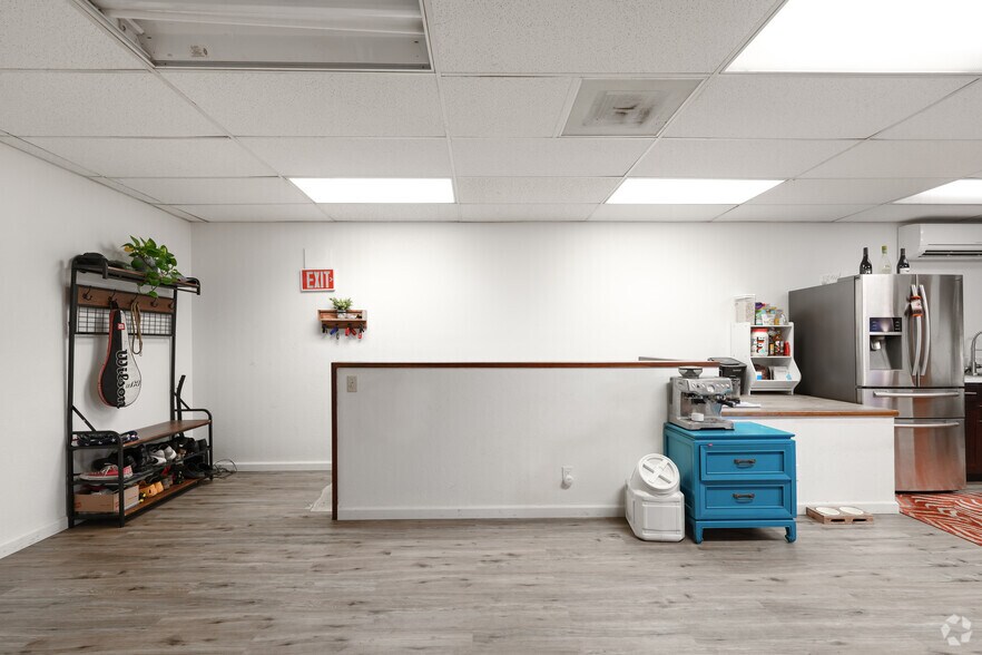 More Photos Of 4355 Lawehana St, Honolulu Industrial For Sale