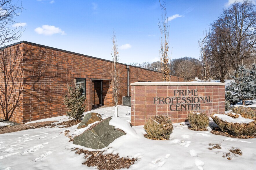 More Photos Of 4920-4934 Lincoln Dr, Edina Office For Sale