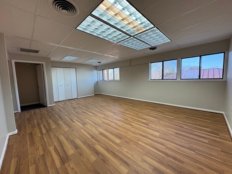 More Photos Of 311 Maple Ave W, Vienna Medical For Lease