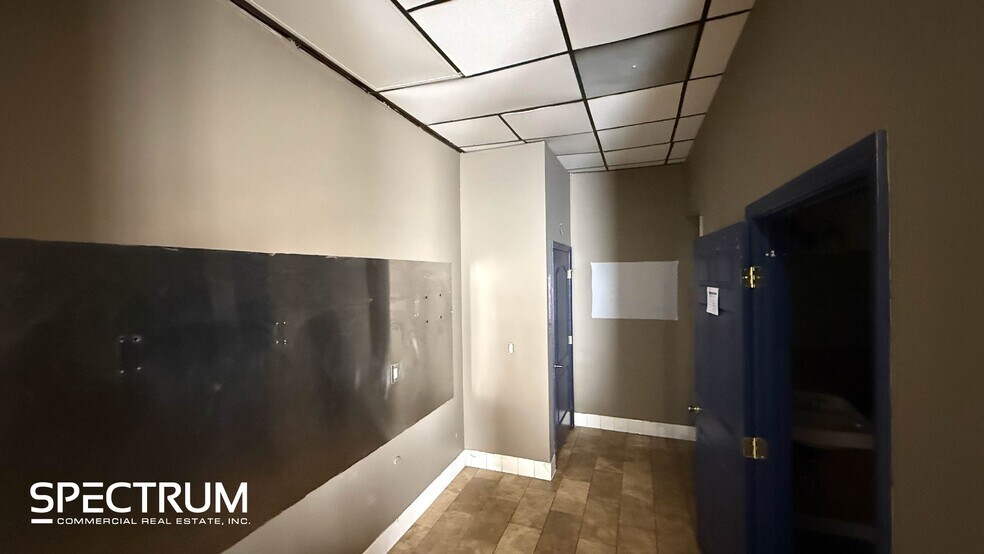 More Photos Of 18000 Ventura Blvd, Encino Unknown For Lease