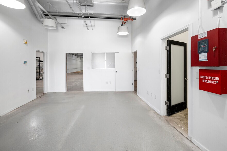 More Photos Of 3238 Union Pacific Ave, Los Angeles Industrial For Lease
