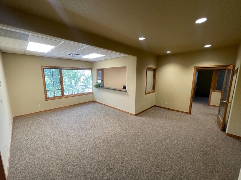 More Photos Of 1160 Lake Plaza Dr, Colorado Springs Office For Lease