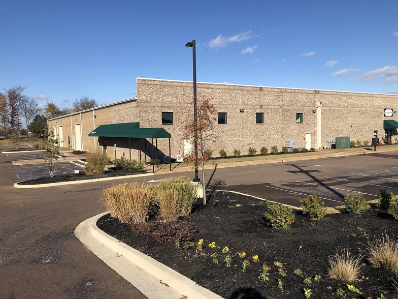 More Photos Of 8804 Caroma St, Olive Branch Flex For Lease