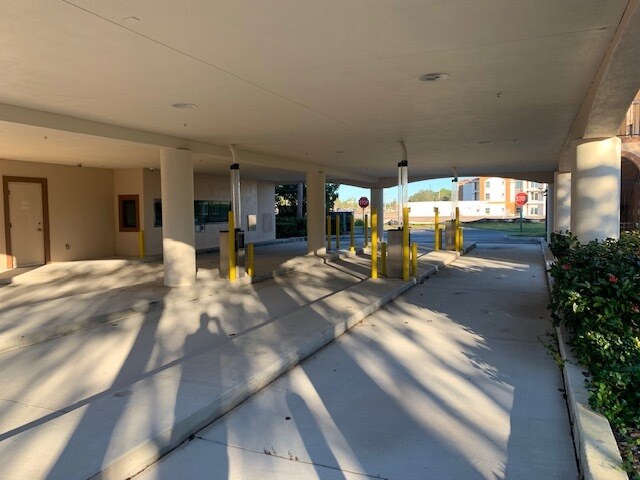 More Photos Of 1307 Tamiami Trl, Osprey Medical For Lease