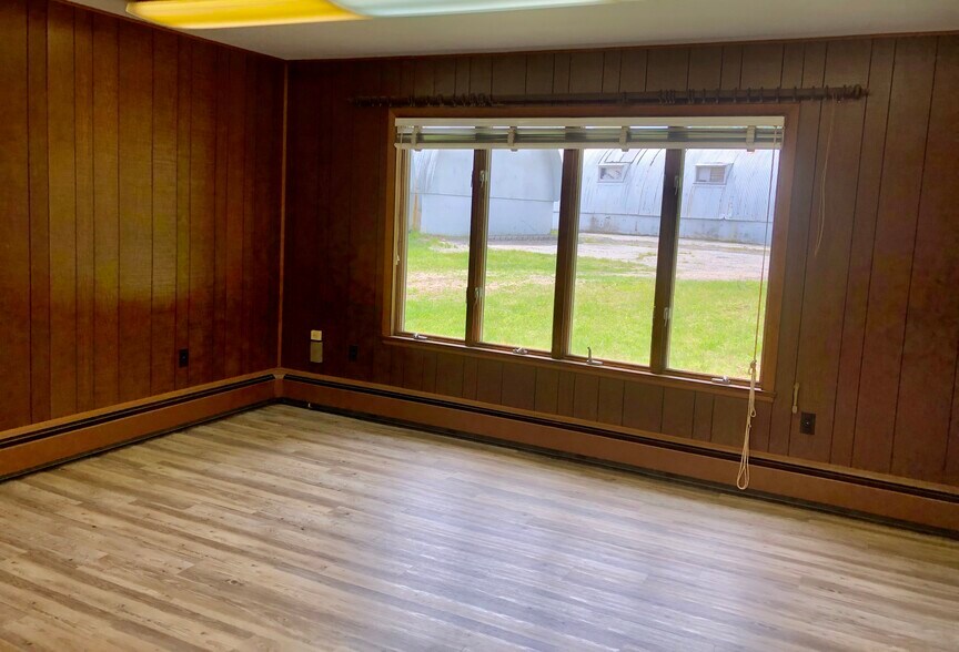 More Photos Of 1360 Baldwin Hill Rd, Gales Ferry Flex For Lease