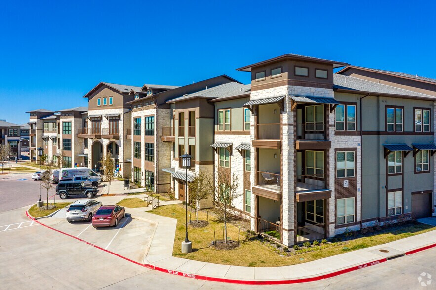 More Photos Of 900 Cinema Dr, Hudson Oaks Apartments For Lease