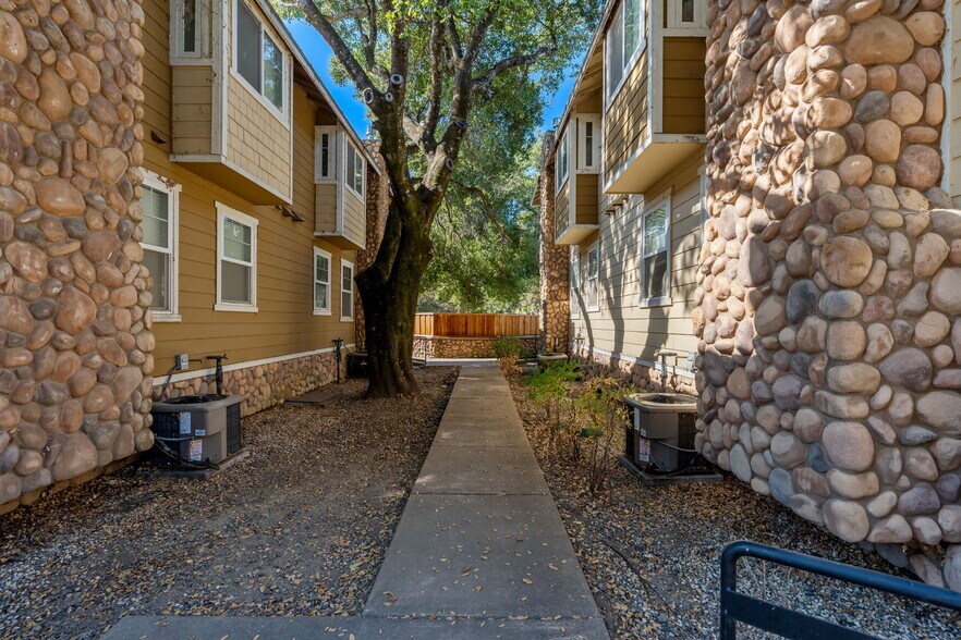 More Photos Of 204 Rosebud Ln, Saint Helena Apartments For Sale