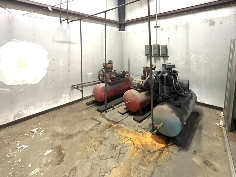 More Photos Of 209 S Country Club Rd, Anadarko Service Station For Sale